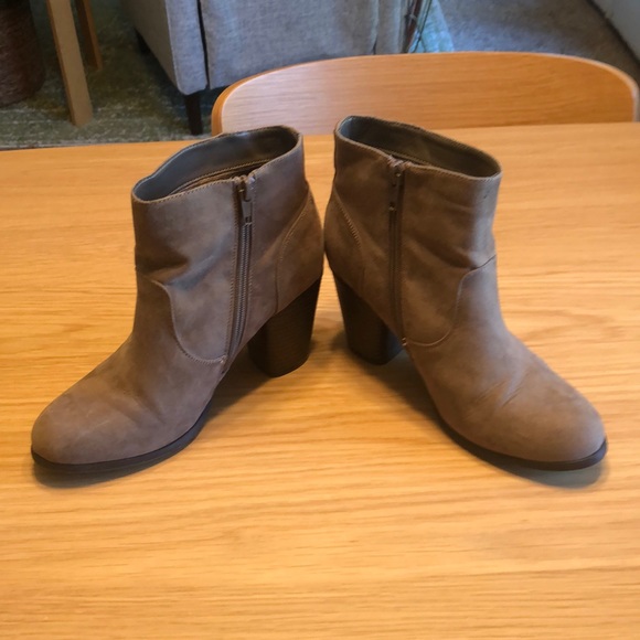 Madden Girl fringe heeled booties. - Picture 4 of 10